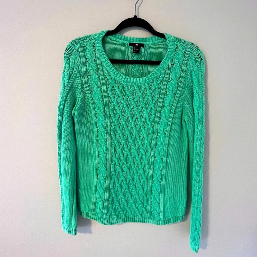 CABLE KNIT SWEATER